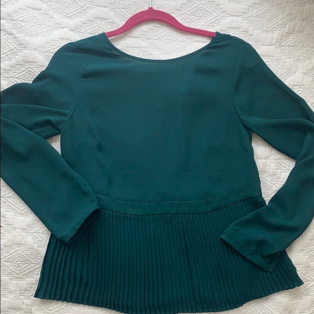NEW WITH TAGS Green long sleeve Shirt